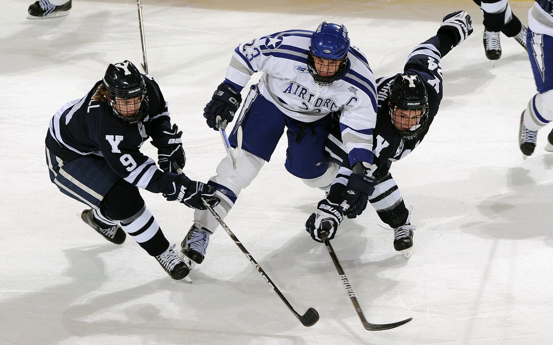 决赛期间技术VAR判罚引发争议，var操控比赛